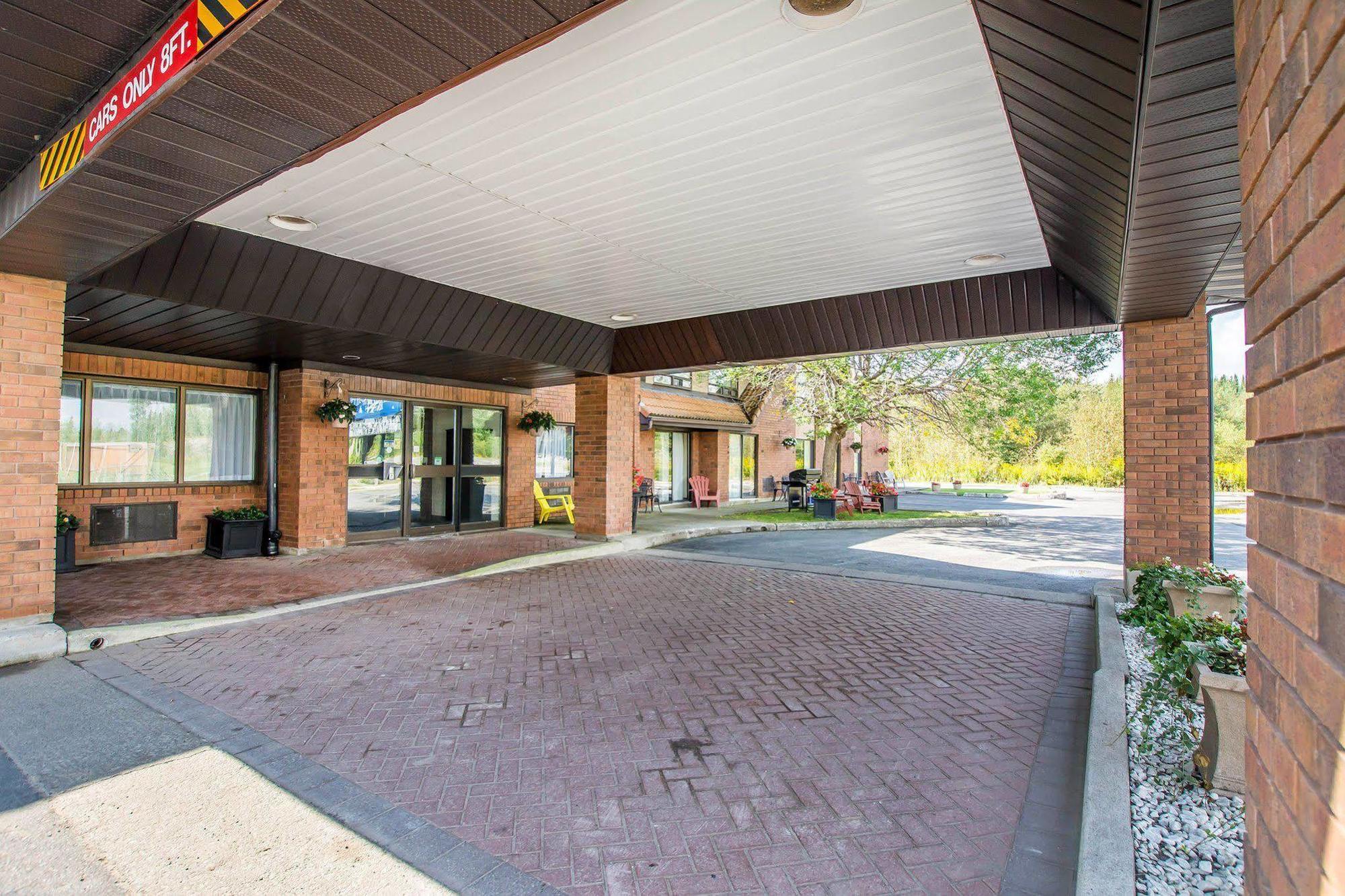 Comfort Inn Kirkland Lake Exterior foto